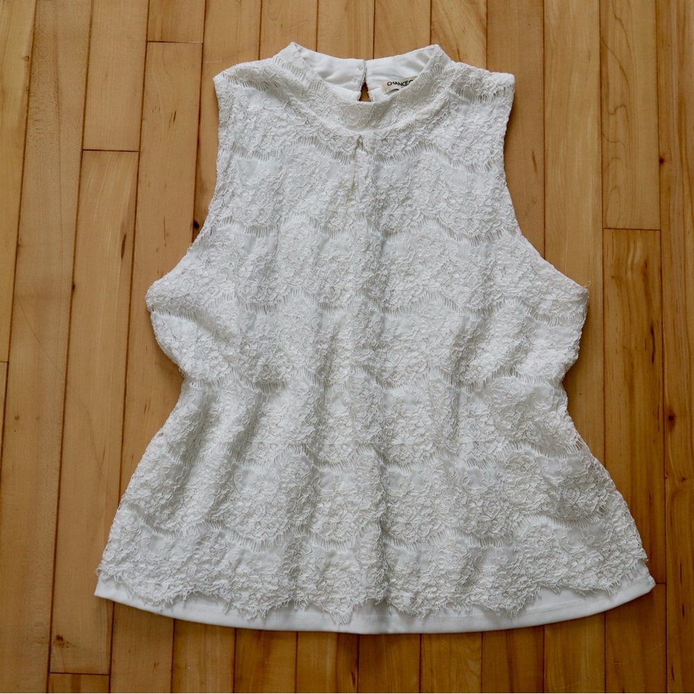 Chance or Fate White Lace Sleeveless Blouse  Size Large